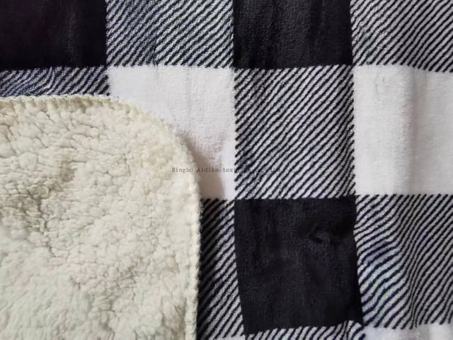 Double Layer Soft And Warm Blanket Customized 50*60 Inch 100% Polyster Coral Fleece Sherpa Blanket