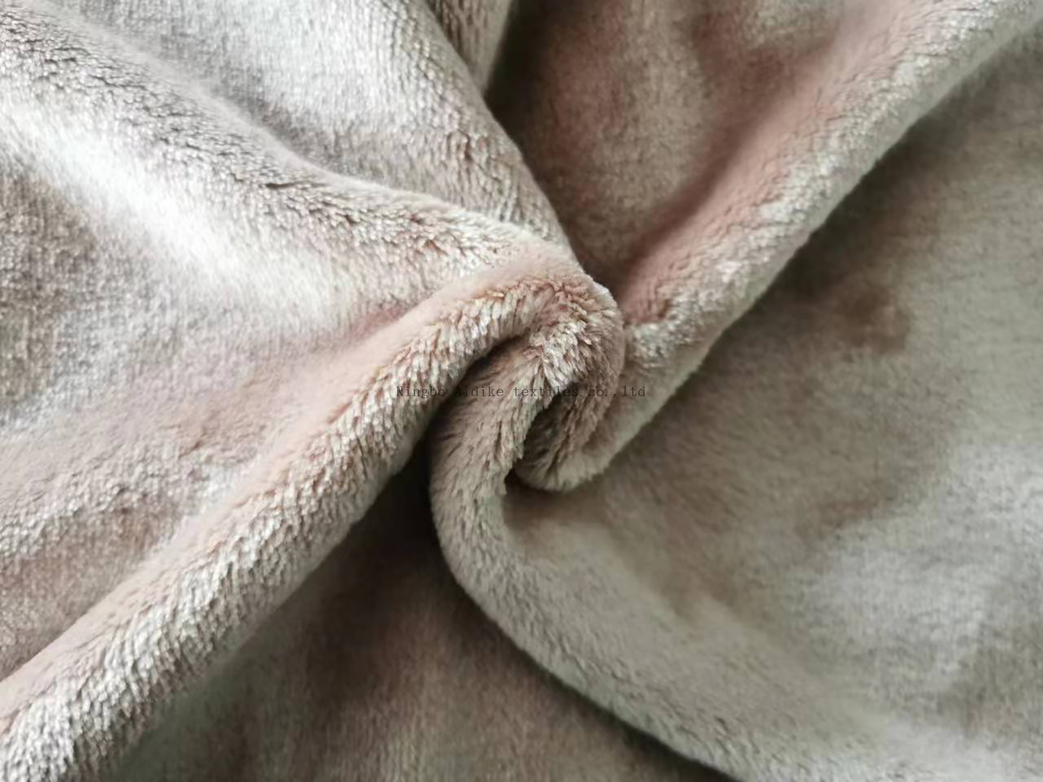 Most Popular Spring Blanket 50*60 Inch Sofa Blanket Customized Size And Color Flannel Fleece Blanekt