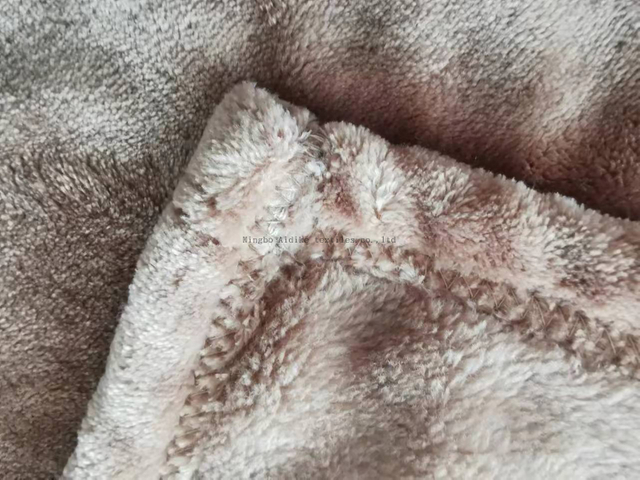 Most Popular Spring Blanket 50*60 Inch Sofa Blanket Customized Size And Color Flannel Fleece Blanekt