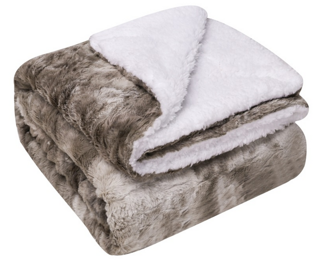 Thick Warm Home Blanket Customized Color Double Layer Printing PV Fleece Sherpa Blanket