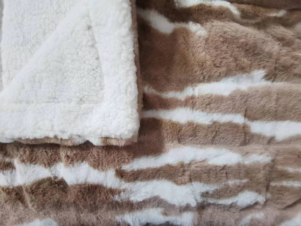  Luxury Custom Warm Bed Blanket Wholesale 100% Polyester Blanket Customized Throw Faux Rabbit Fur Printing Blanekt