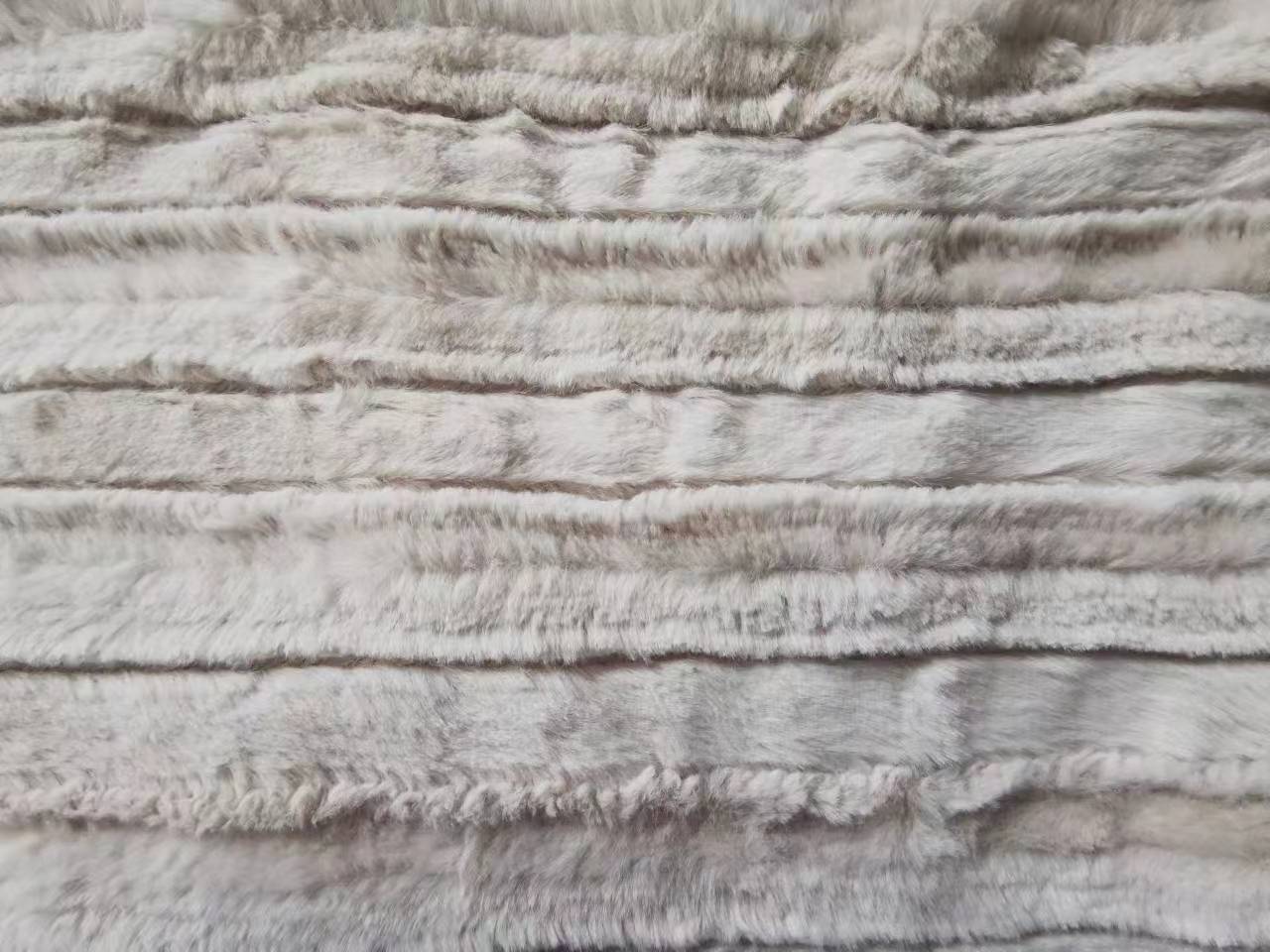 Excellent New Fashion Wholesale 100% Polyester Blanket Knitted Customized Size Throw Blanket Luxury Faux Rabbit Fur Blanekt